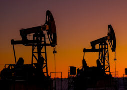 США продлили лицензию на закупки российской нефти